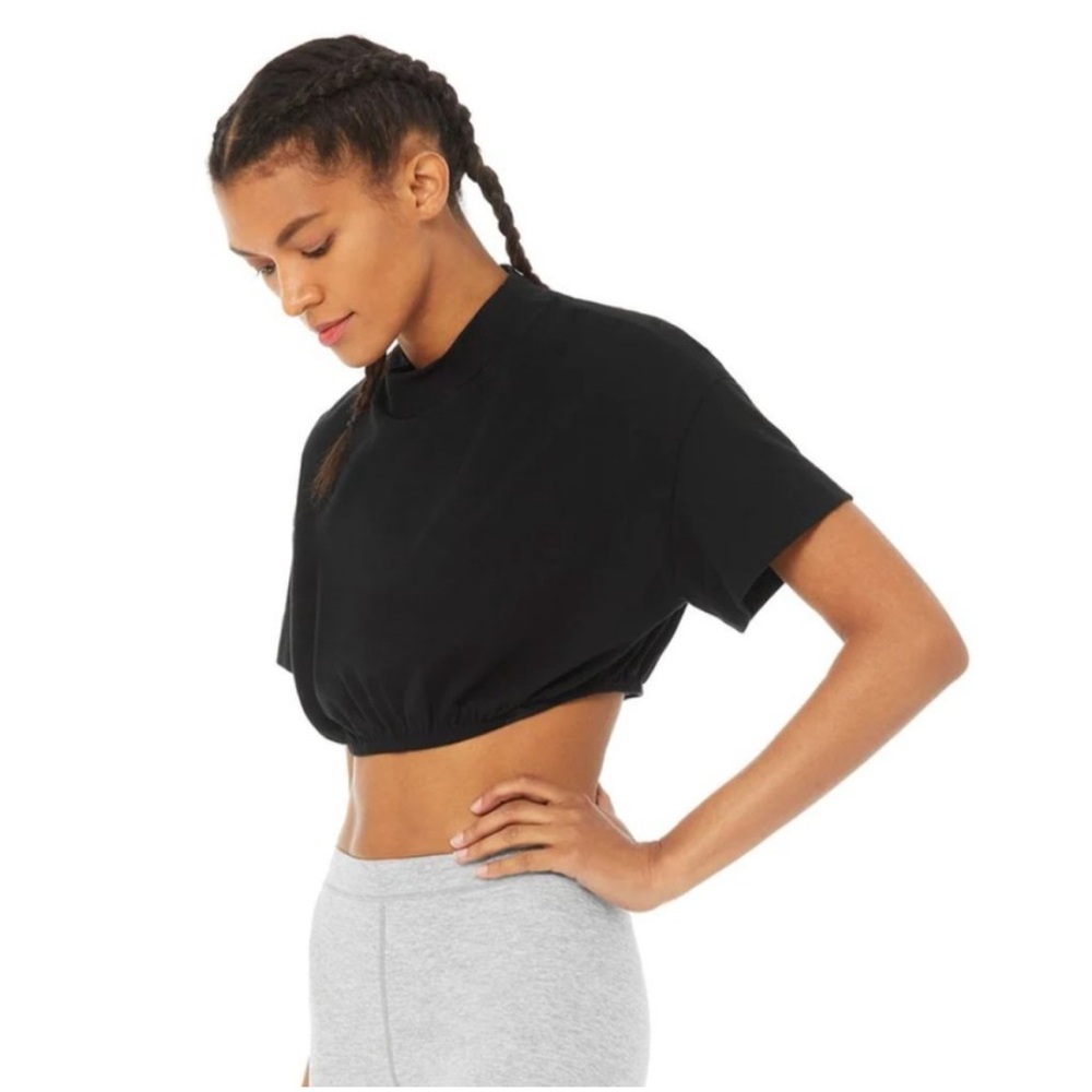 NWOT ALO Yoga Kick It Crop Tee